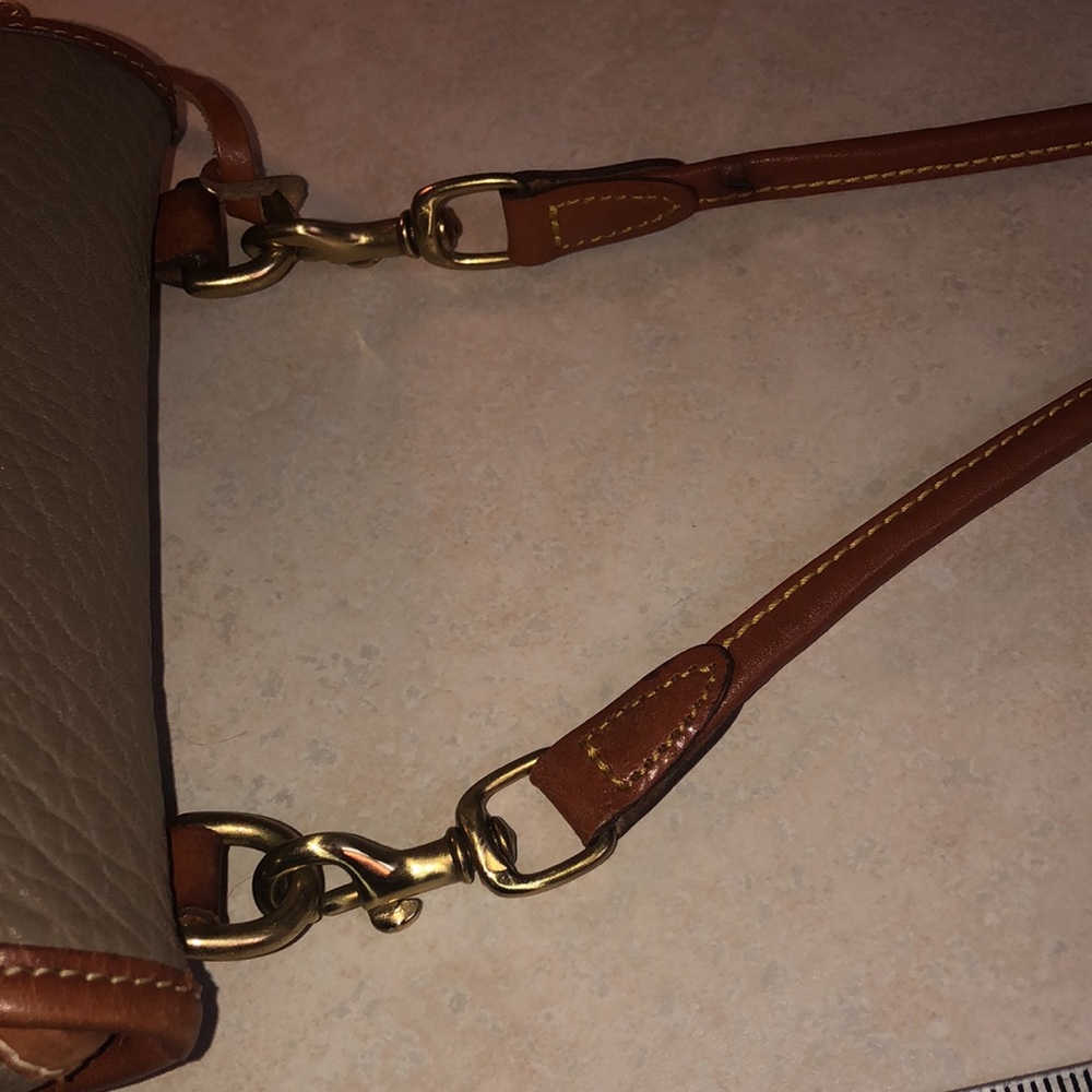 Vintage Dooney & Bourke mini crossbody bag - Picture 4 of 16